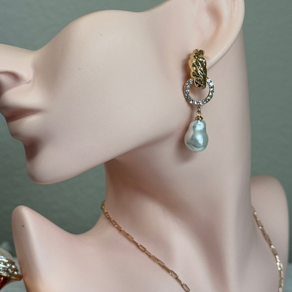 ⚜️ Elegant Gold Pearl Drop Earrings With Zirconia 💎💫 - Picture 3 of 10